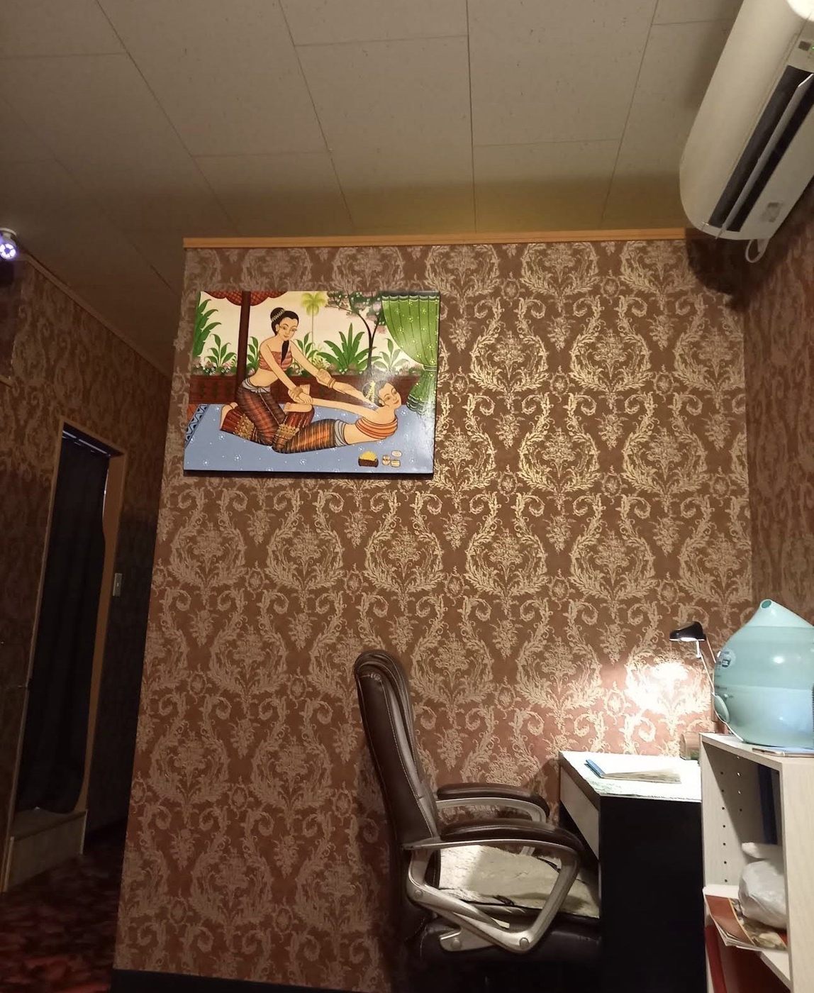 Relaxing massage salon